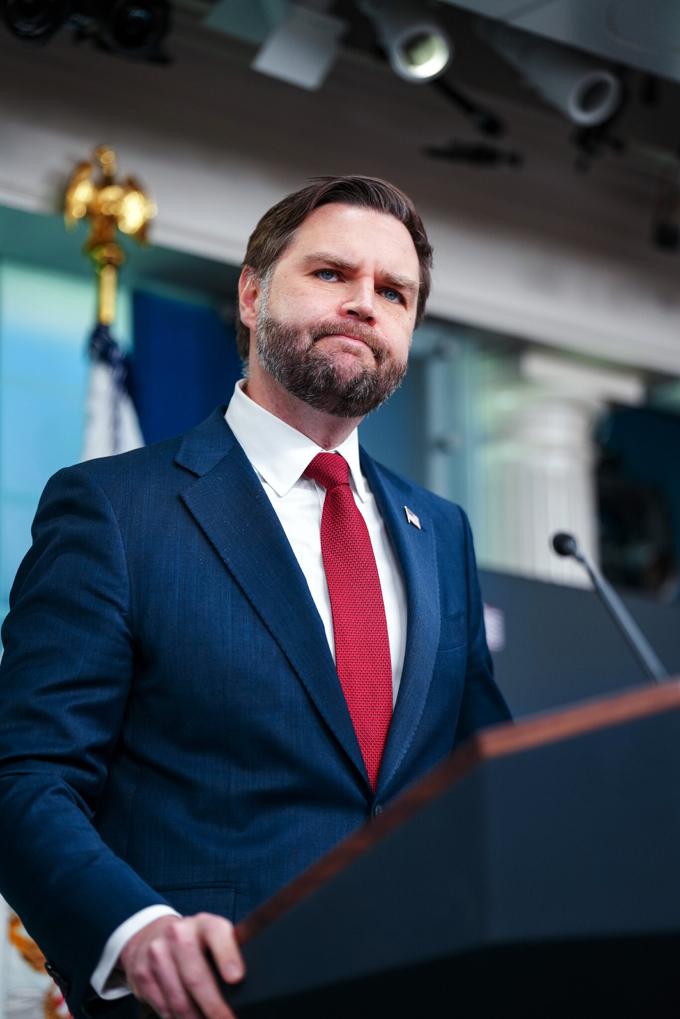 副总统 JD·万斯是白宫内部最反对全面战争的人，他把这场战争形容为“巨大的资源分散”和“代价极其高昂”。